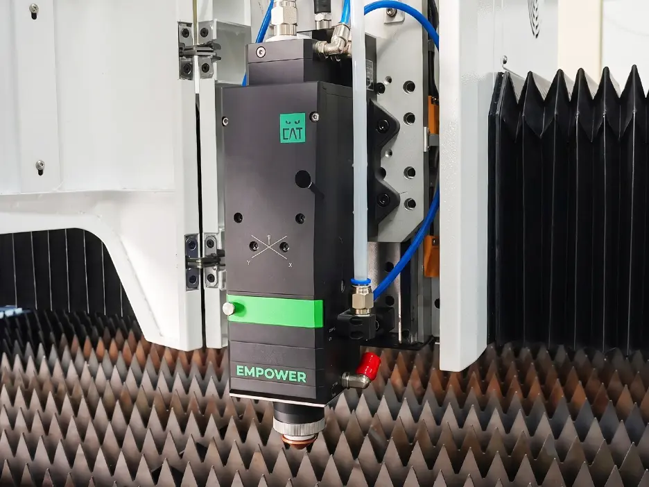 Raytool laser cutting head (optional) Raytool laser cutting head for the 5x10ft fiber laser metal sheet cutting machine