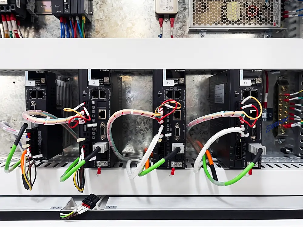 Inovance etherCAT absolute servo motors Inovance etherCAT absolute servo motors of the 5x10ft fiber laser metal sheet cutting machine