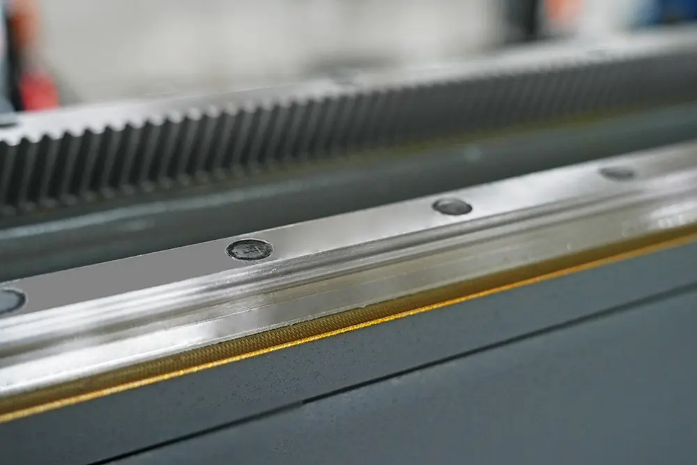Linear guideways for high-speed fiber laser tube cutting machine with automatic loading & unloading