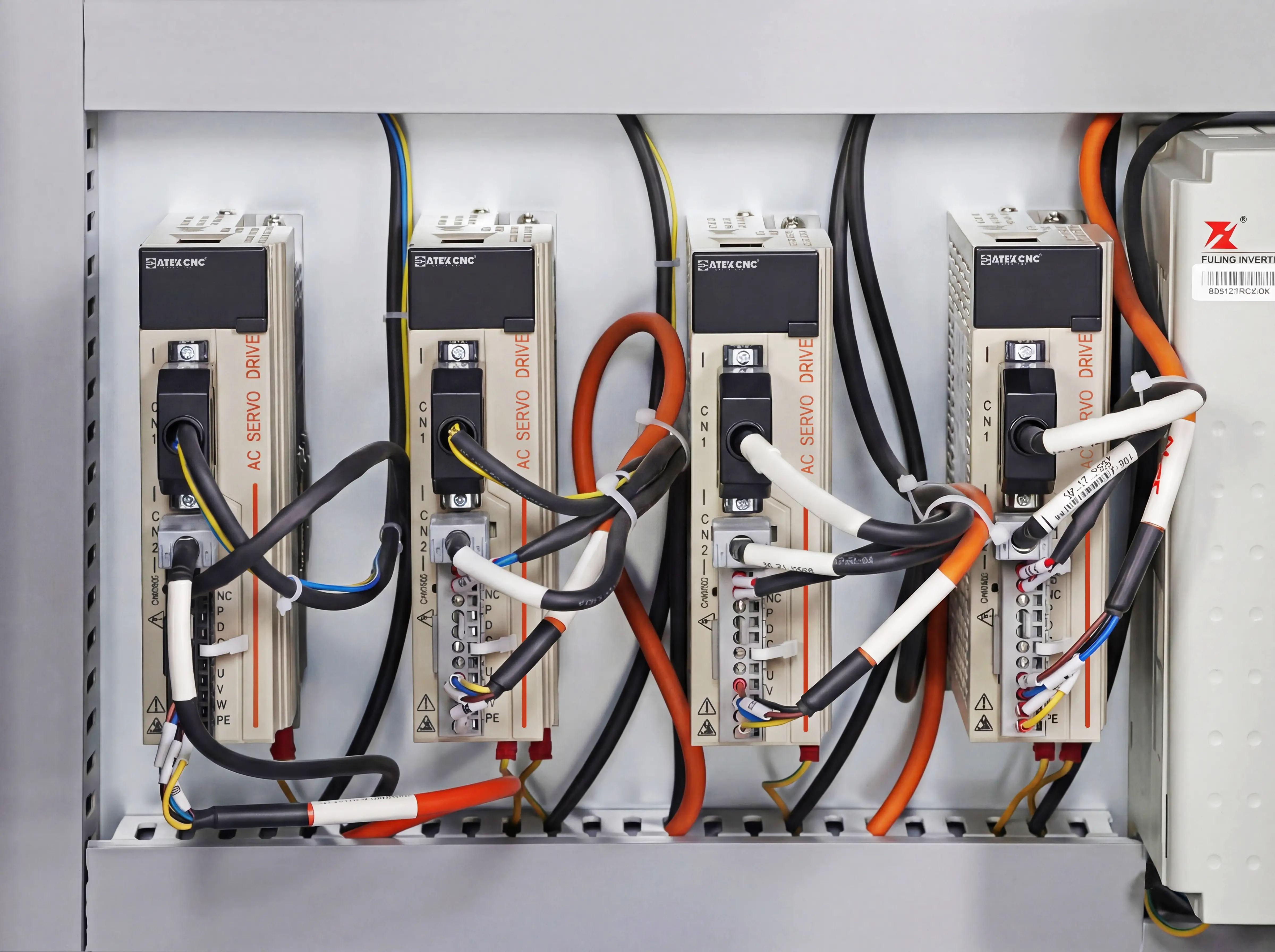  CATEKCNC self-developed servo drive for Spire 1325 CNC router with flood cooling