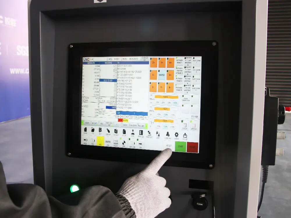 LNC MW2600D CNC system LNC MW2600D CNC system of the 4-station ATC CNC wood router