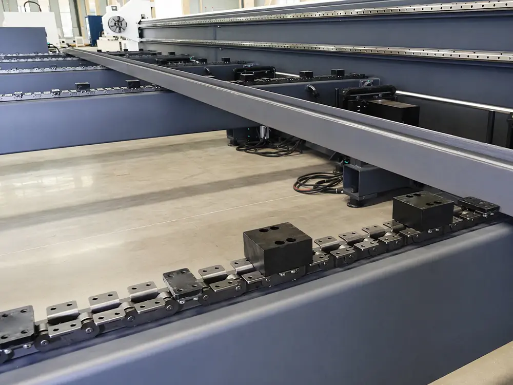 Chain transmission mechanism for loading Chain transmission mechanism for loading