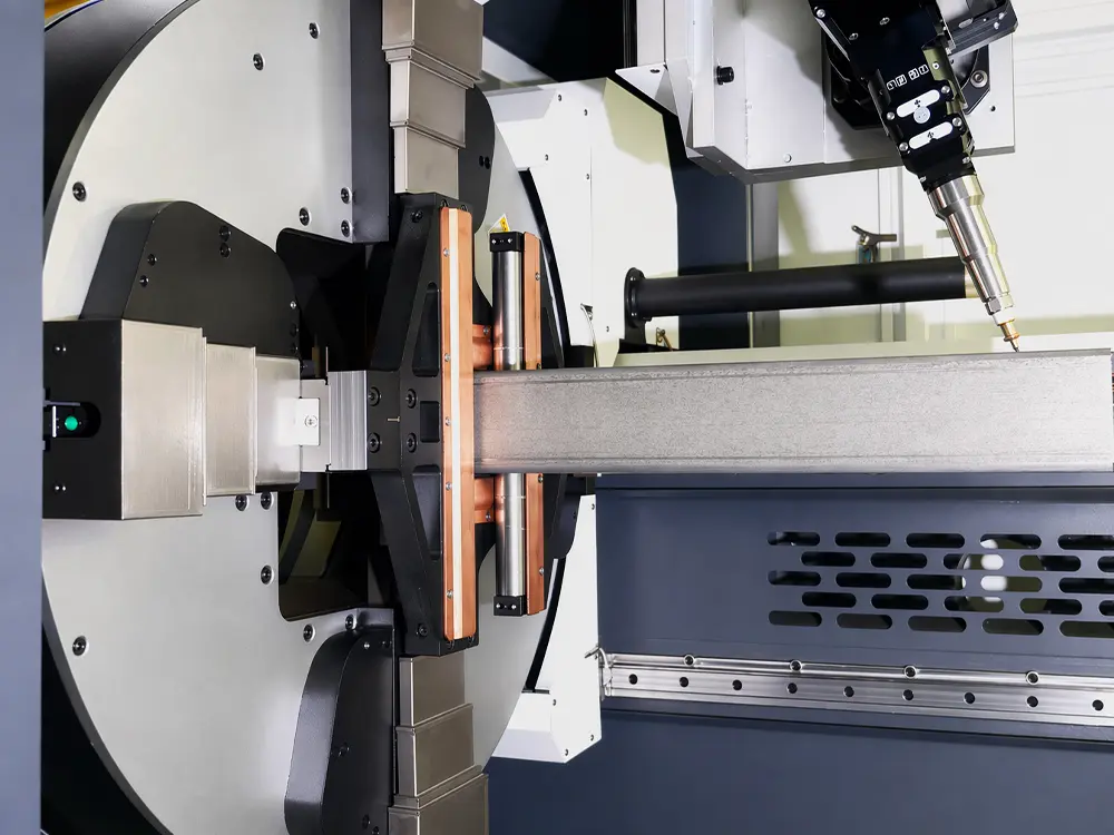 BOCHU BLT560H laser cutting head BOCHU BLT560H laser cutting head of the 3-chuck fiber laser tube cutting machine with bevel cutting