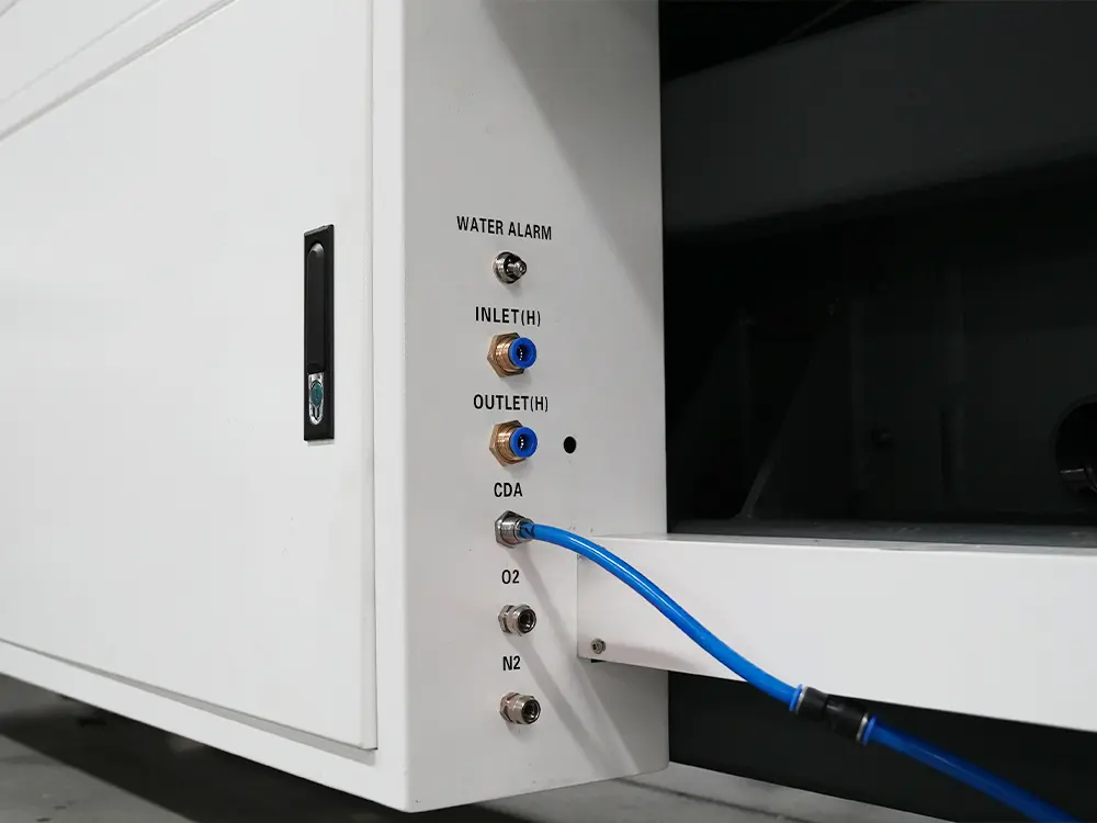 Electrical cabinet interface Electrical cabinet interface of the 3-chuck fiber laser tube cutting machine with bevel cutting