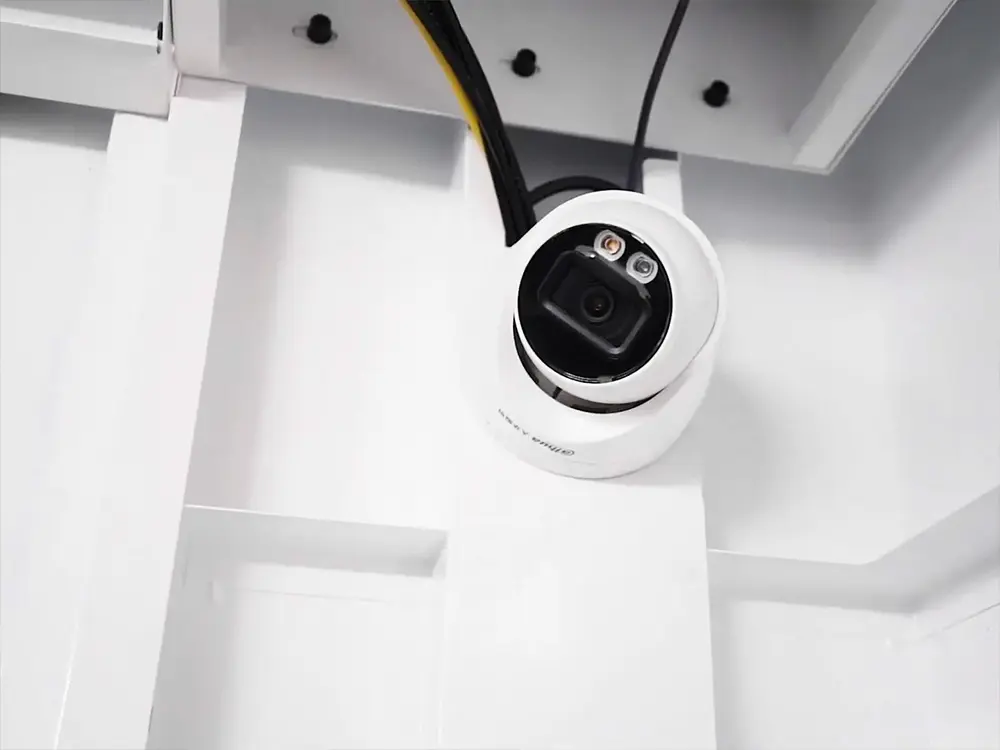 Monitoring cameras Monitoring cameras of the enclosed fiber laser sheet cutting machine with shuttle table