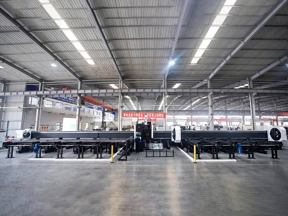 Front view of the industrial large 4-chuck fiber laser tube cutting machine Front view of the industrial large 4-chuck fiber laser tube cutting machine