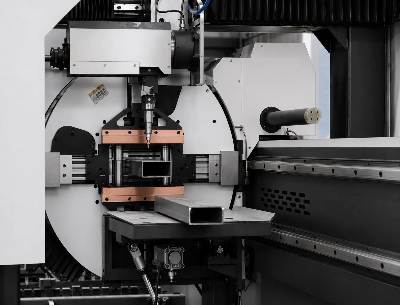 Flip-type unloading system Flip-type unloading system of the 3-chuck fiber laser tube cutting machine with bevel cutting