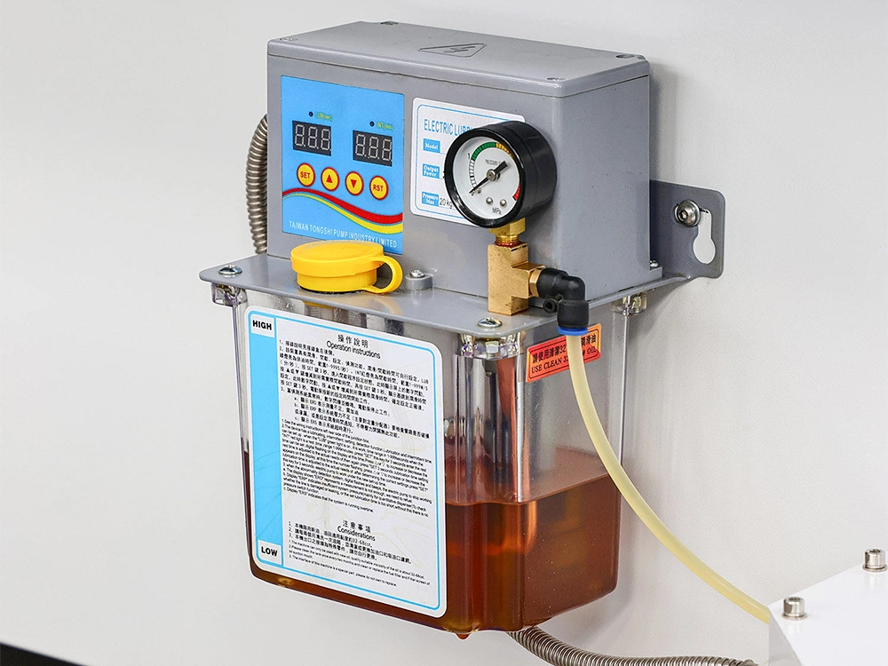 Automatic timing lubricating oil pot Automatic timing lubricating oil pot