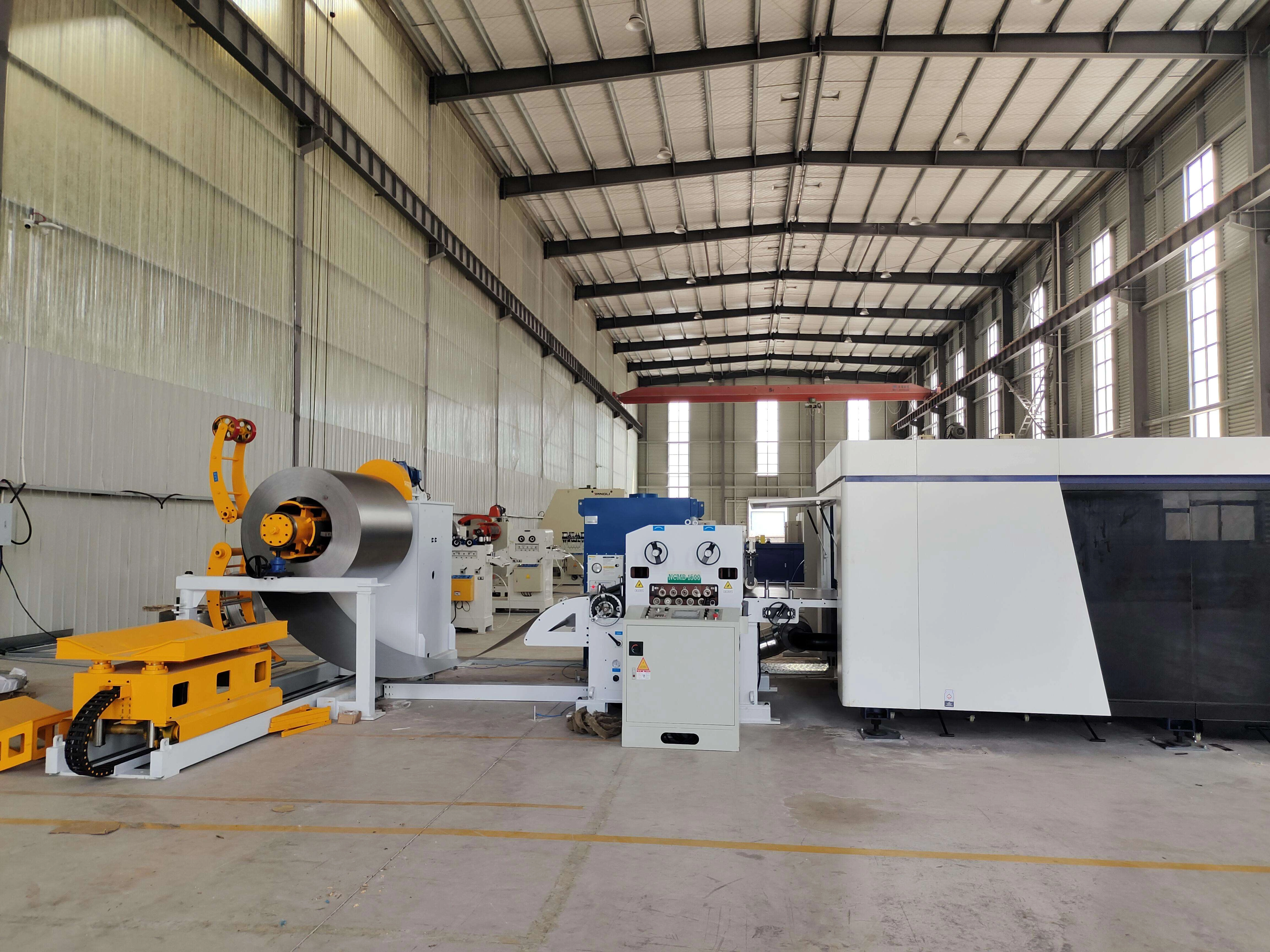 Right side photo of the the laser blanking line machine Right side photo of the the laser blanking line machine