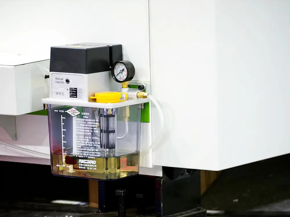 Automatic lubrication system Automatic lubrication system for the large-format fiber laser sheet cutting machine