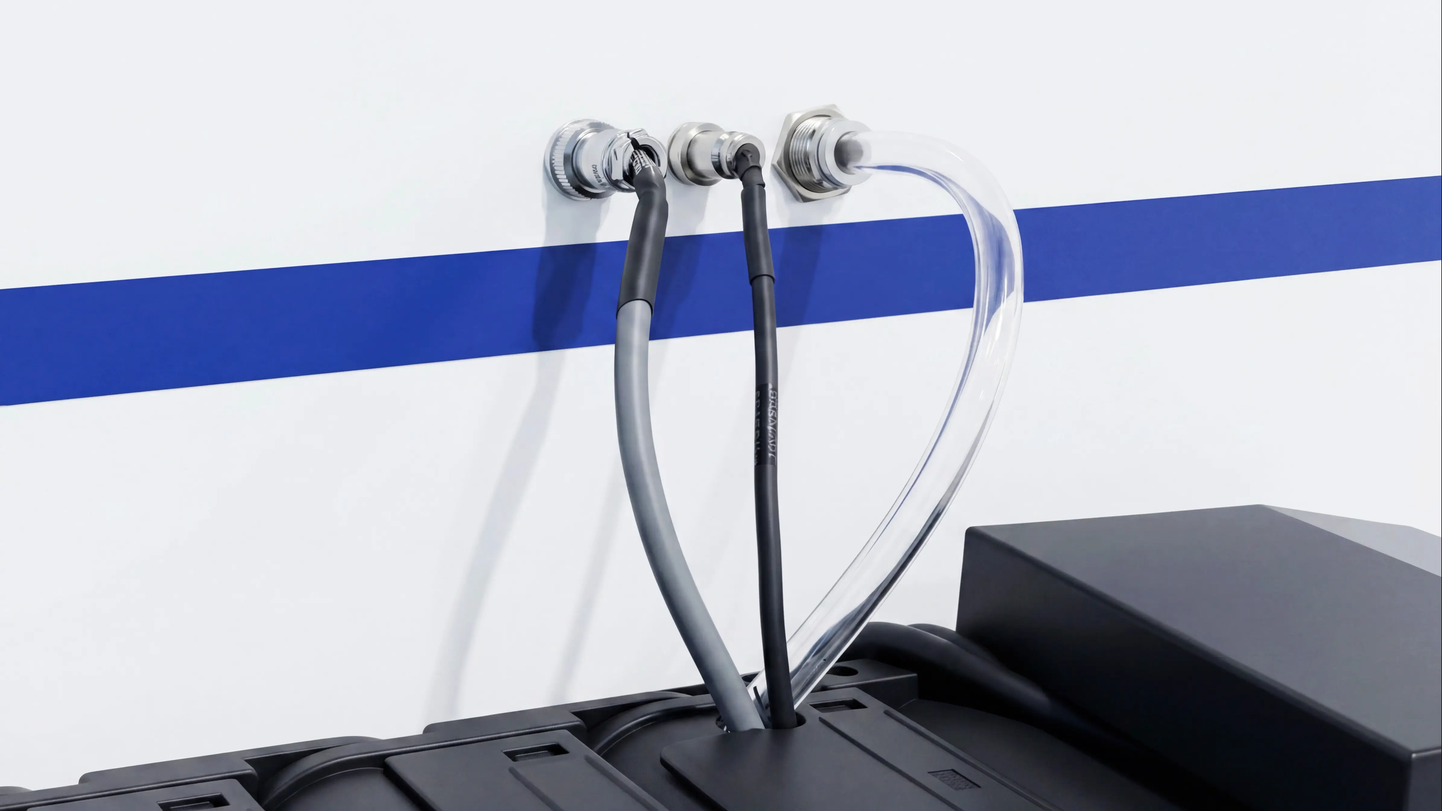 High-reliability aviation plugs of Spire 2130 CNC router with 4-axis swing head and rotary 4th axis