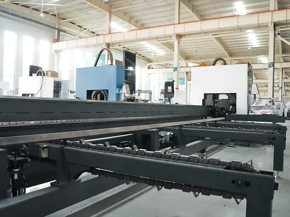 Automatic loading system of the 2-chuck fiber laser tube cutting machine with feeding system