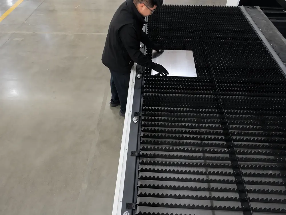 Pull-out worktable Pull-out worktable of the enclosed fiber laser sheet cutting machine with pull-out worktable