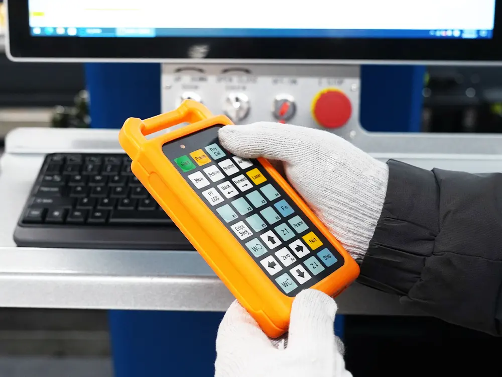 BOCHU WKB-V6 wireless handheld controller for the 3-chuck fiber laser tube cutting machine