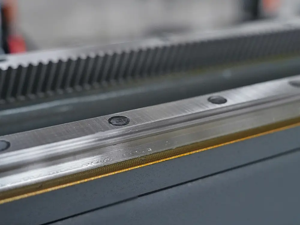 Linear guideways of the 3-chuck fiber laser tube cutting machine