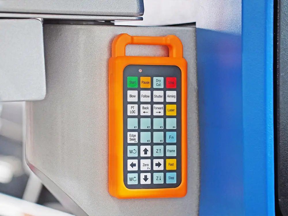 BOCHU WKB-V6H wireless handheld controller of the CK-13033-GRH large-scale all-in-one fiber laser cutting machine