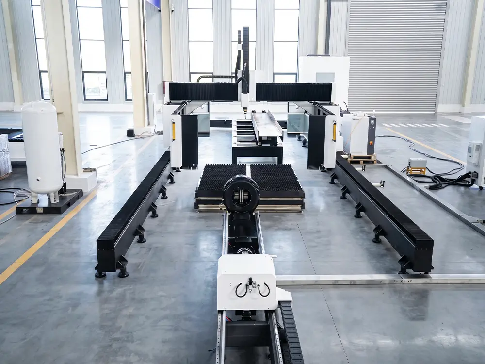 Front view of the CK-13033-GRH large-scale all-in-one fiber laser cutting machine
