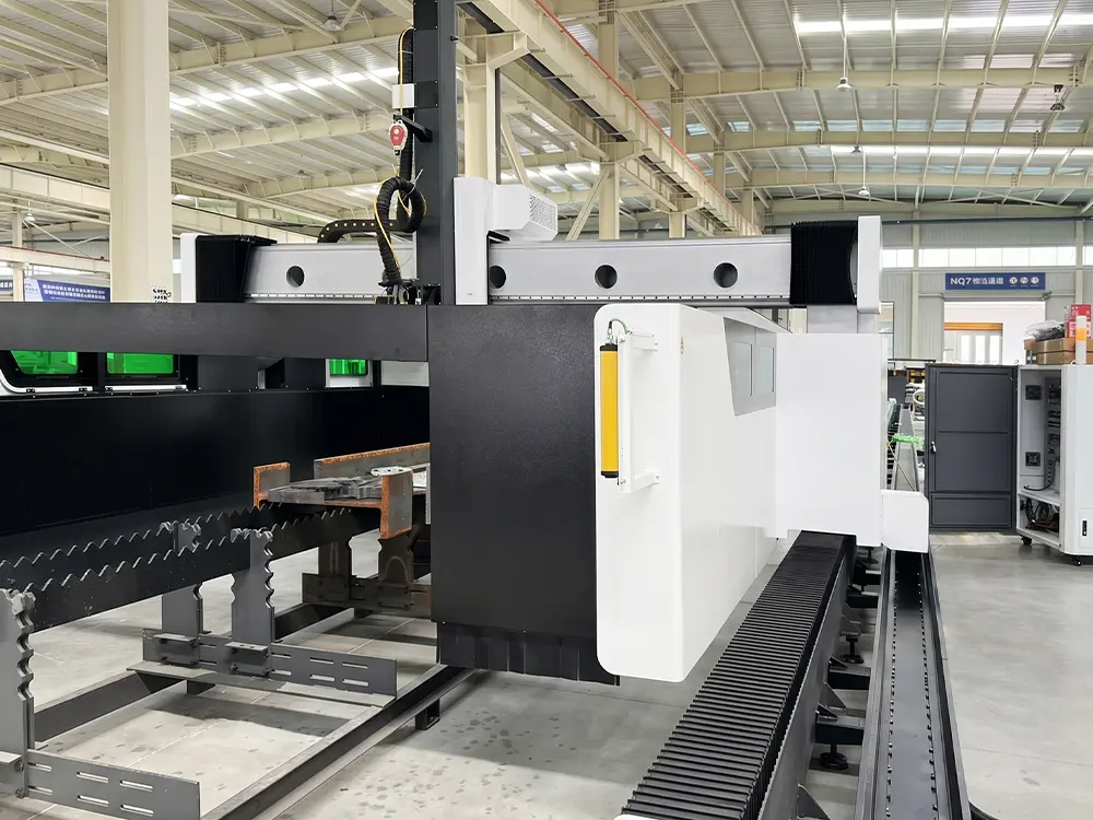 Safety light curtains of the CK-13033-GRH large-scale all-in-one fiber laser cutting machine