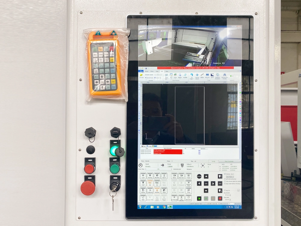 FSCUT8000C control system FSCUT8000C control system of the 2040 enclosed fiber laser cutting machine with dual-shuttle table