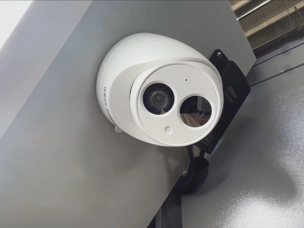 HD camera HD camera of the 2040 enclosed fiber laser cutting machine with dual-shuttle table