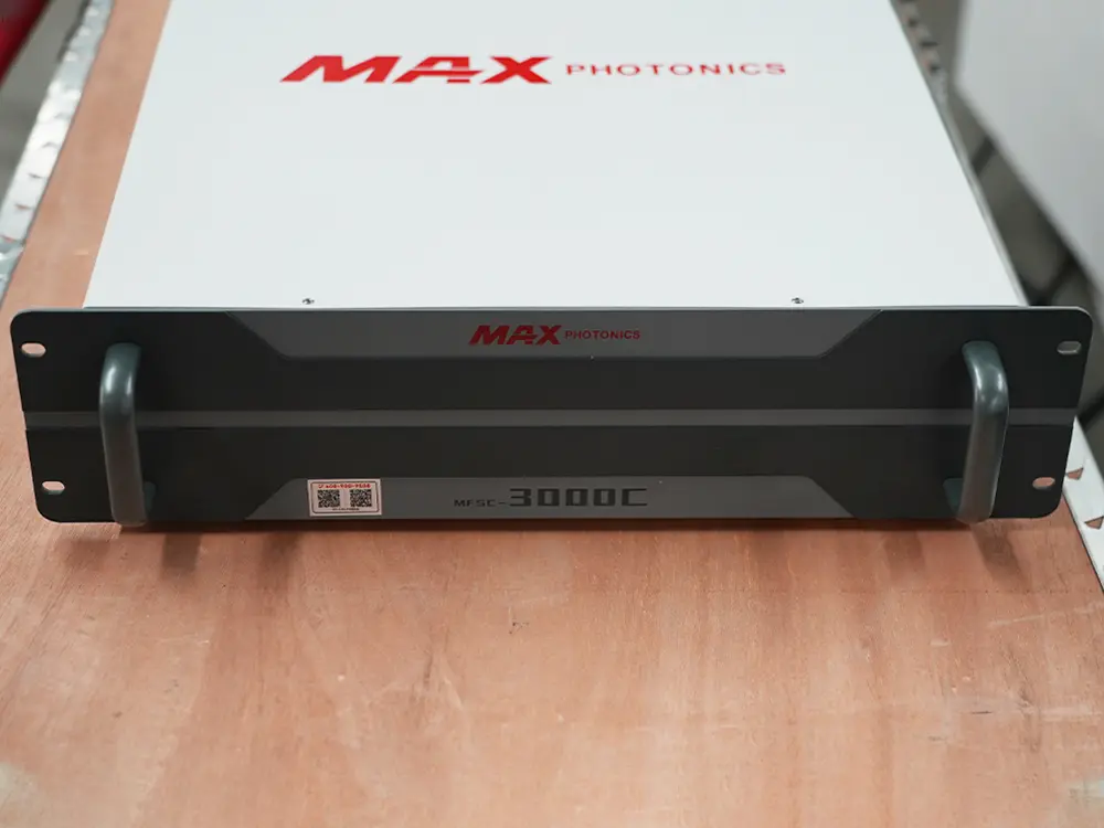 Maxphotonics 3000W fiber laser source Maxphotonics 3000W fiber laser source of the small affordable fiber laser tube cutting machine