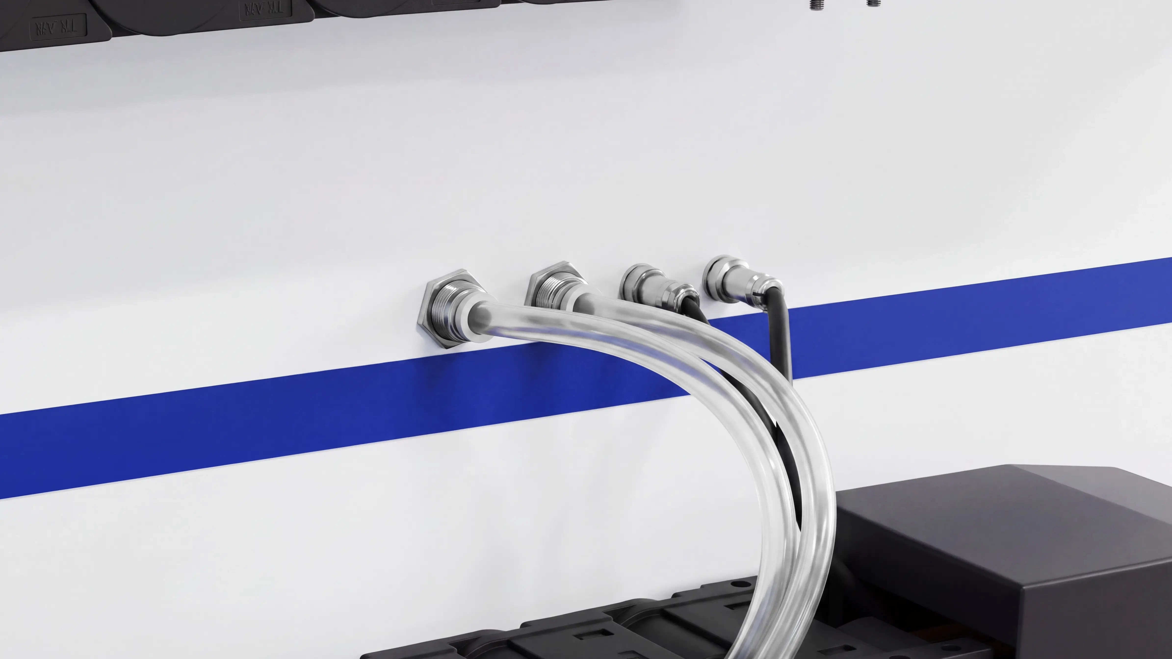 High-reliability aviation plugs of Spire 1530 dual-spindle CNC router