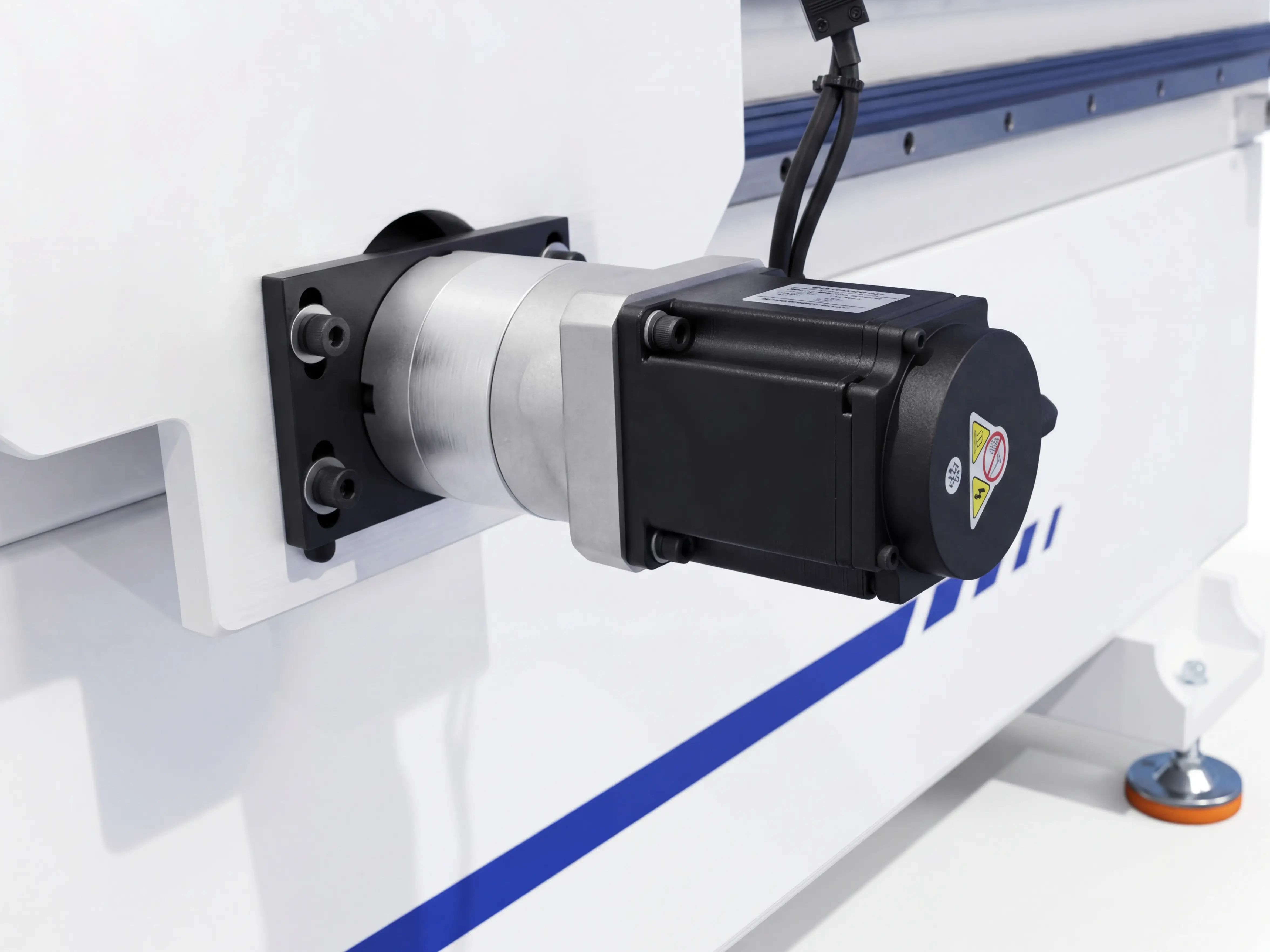 CATEKCNC self-developed servo motor for Y-axis of Spire 1530 dual-spindle CNC router
