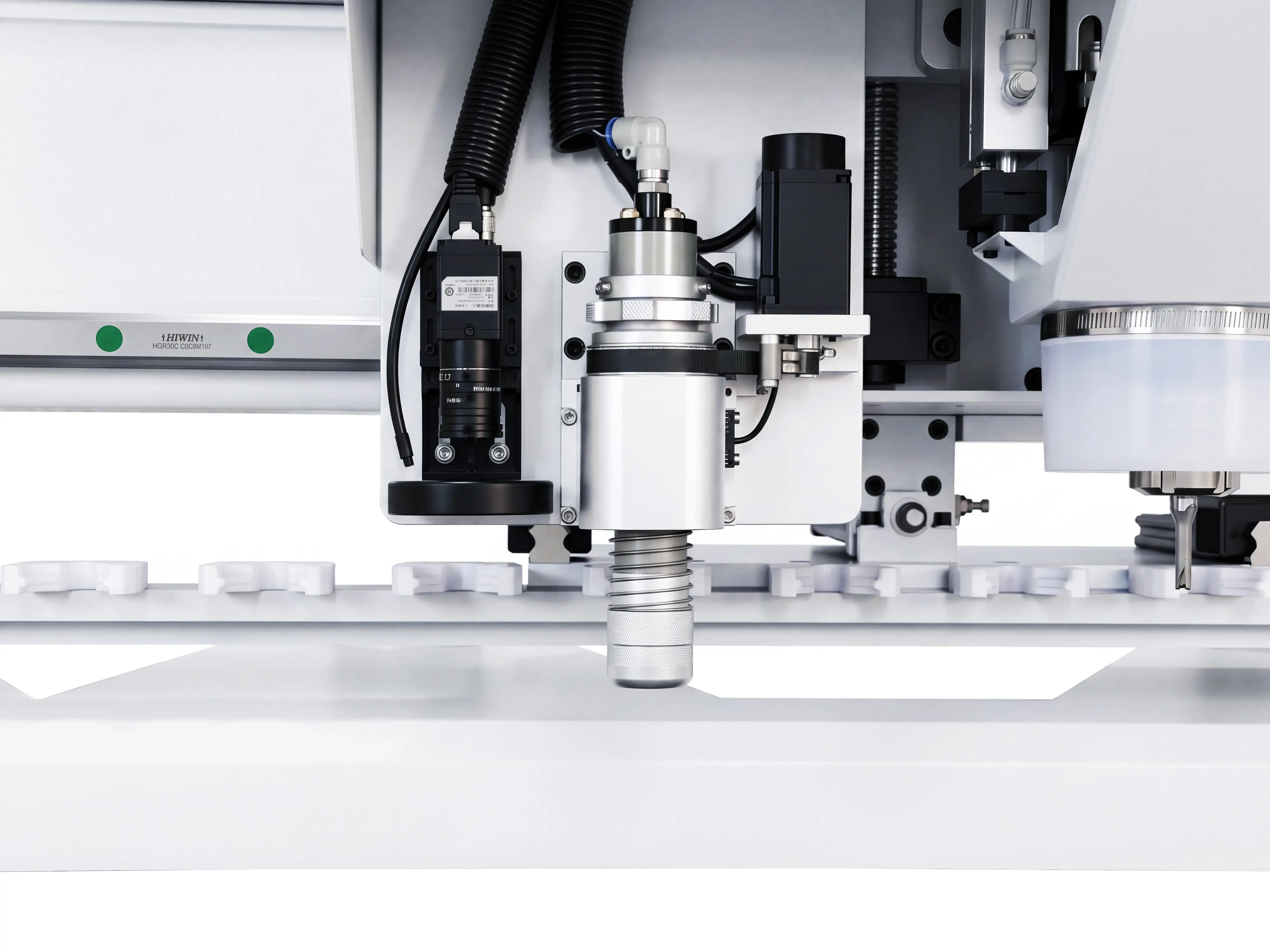 Pneumatic oscillating cutter and CCD vision system of Spire 2030 ATC CNC router with oscillating cutter