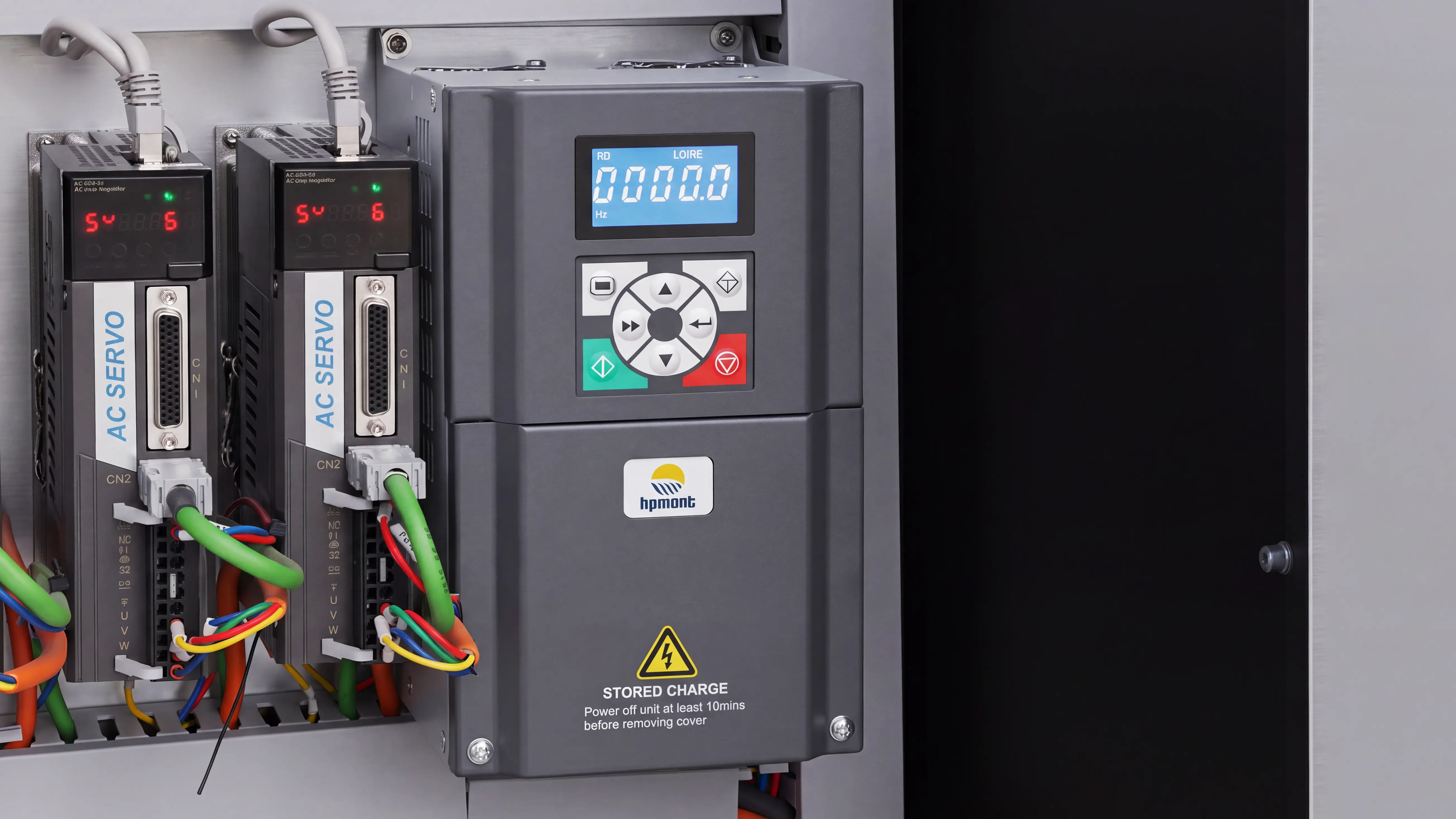 Hpmont High-Performance Vector Inverter of Spire 1325 4-axis CNC router with swing head and rotary 4th axis