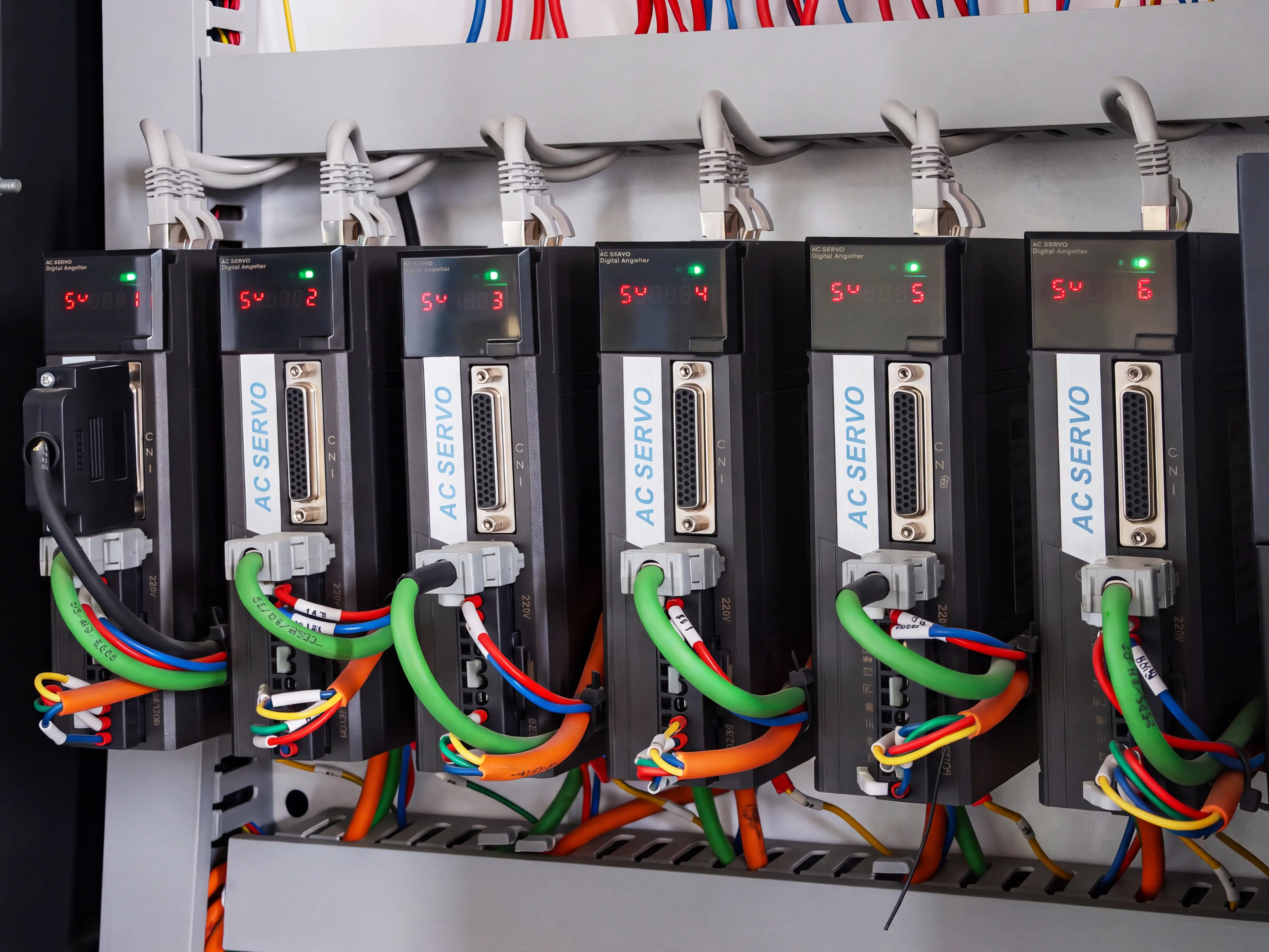 CATEKCNC self-developed servo drive of Spire 1325 4-axis CNC router with swing head and rotary 4th axis