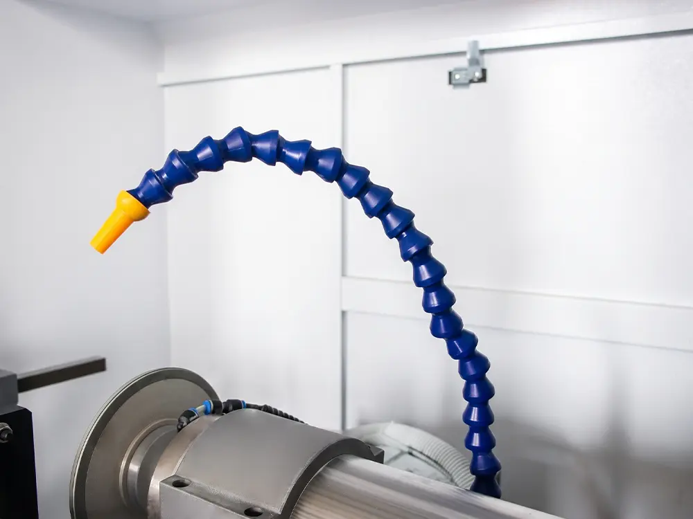 Flood cooling system Flood cooling system of the external-tool thread whirling machine