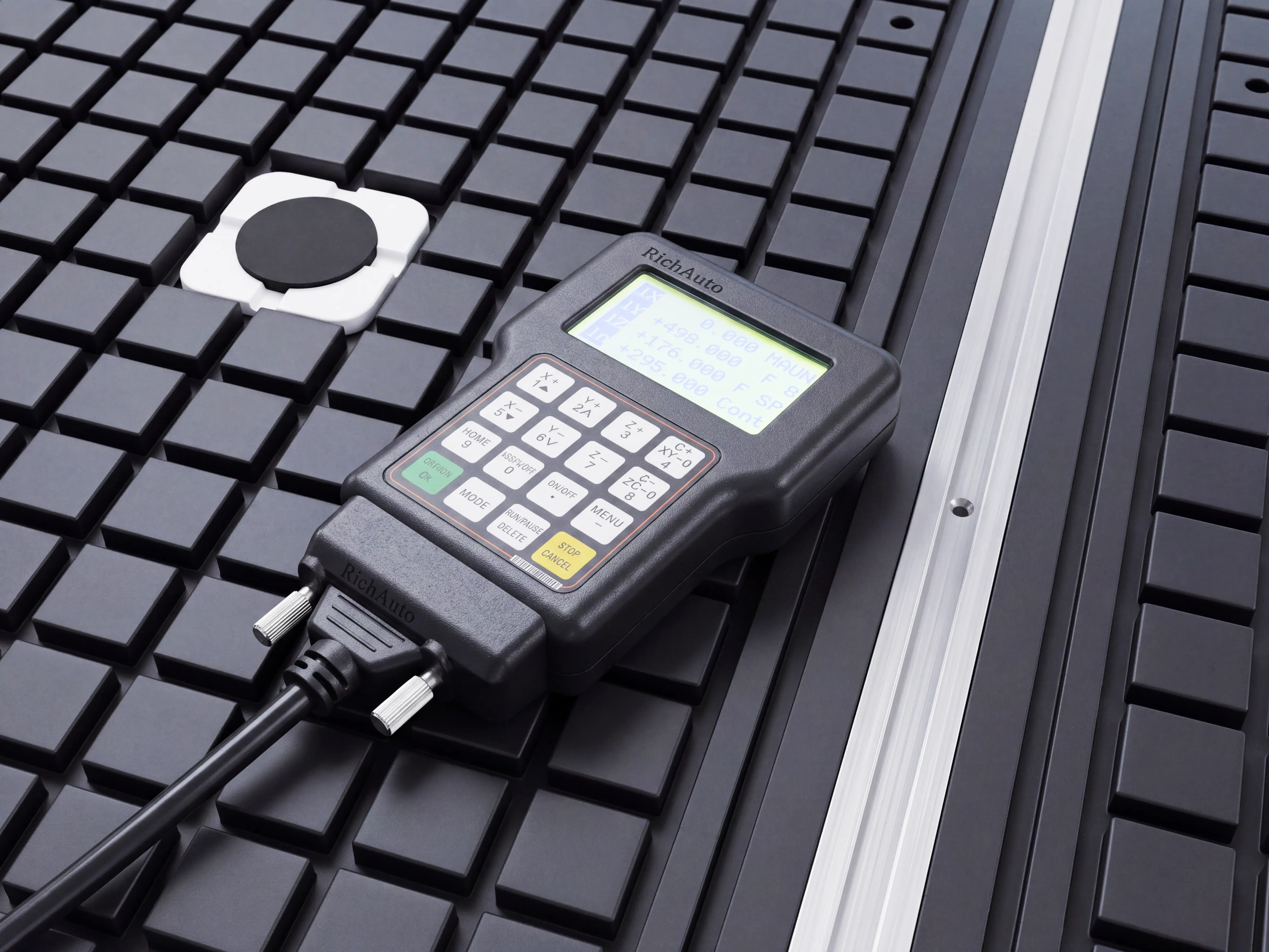 DSP A18 four-axis handheld
															control system for Spire 1530 4-axis CNC router with rotary 4th axis