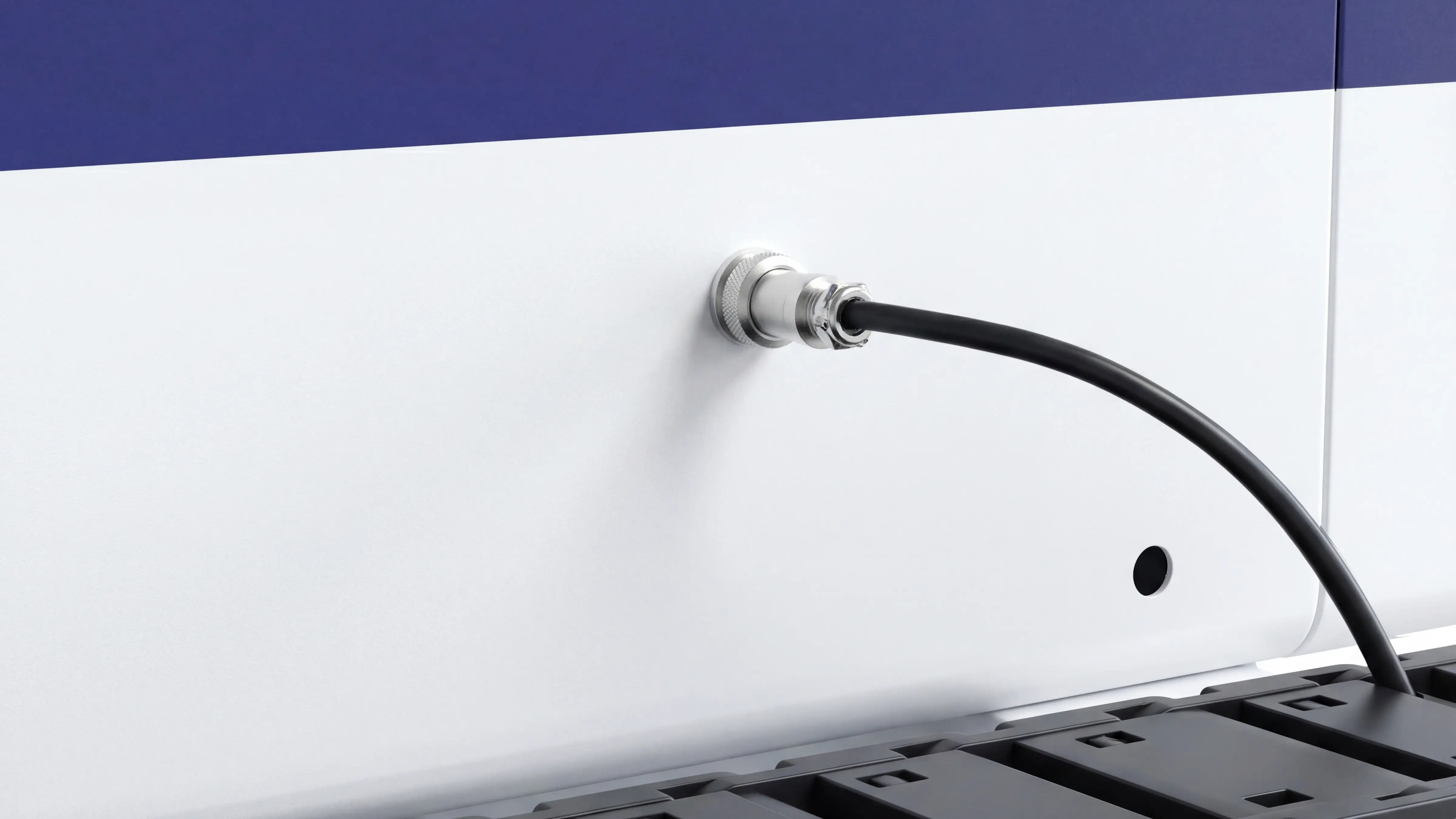 High-reliability aviation plugs of Spire 1325 CNC wood router