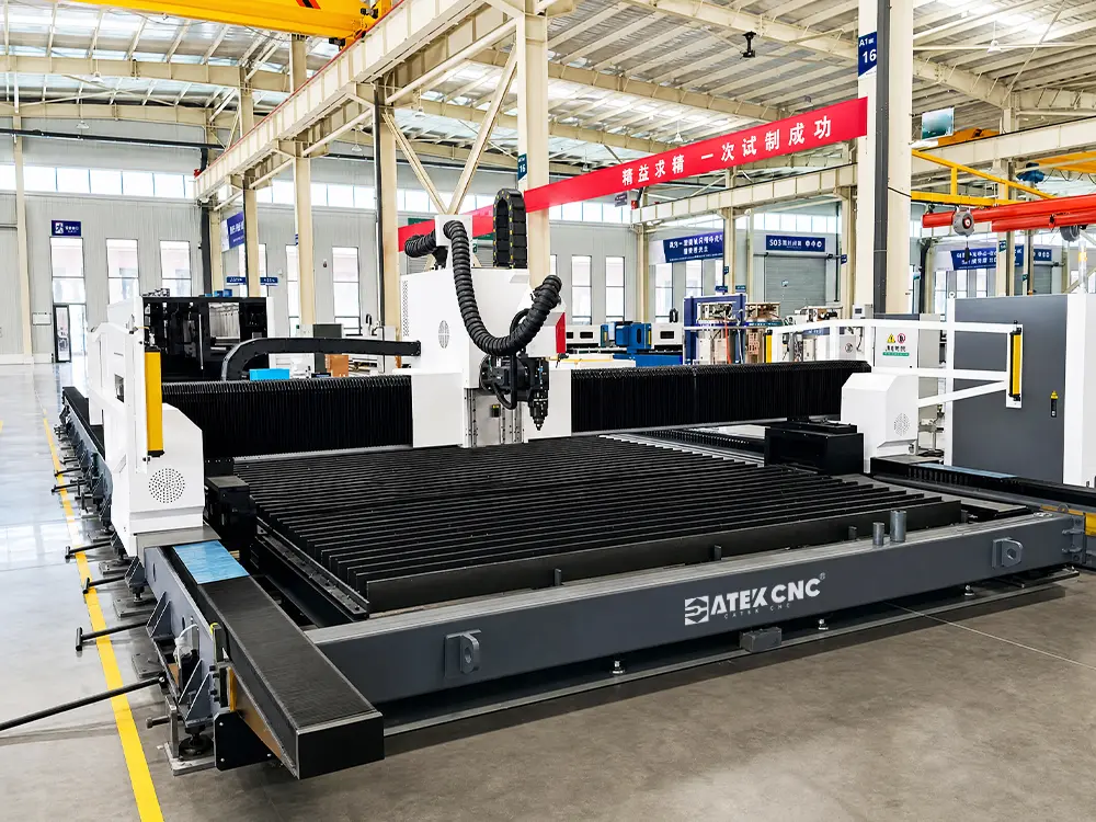 Display of the laser-flame hybrid cutting machine machine head Display of the laser-flame hybrid cutting machine machine head