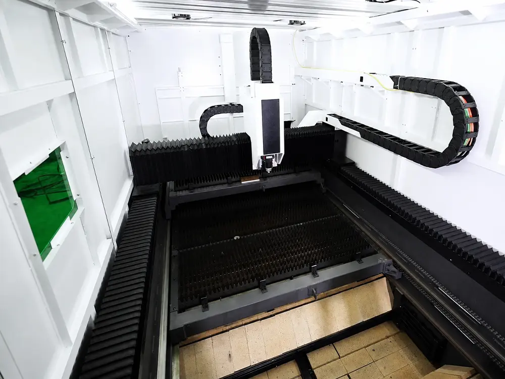Enclosed Fiber Laser Sheet Cutting Machine with Shuttle Table