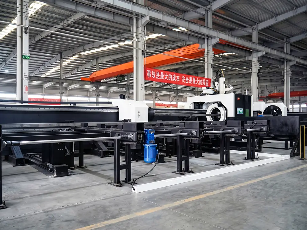 Industrial Large 4-Chuck Fiber Laser Tube Cutting Machine With Automatic Feeder