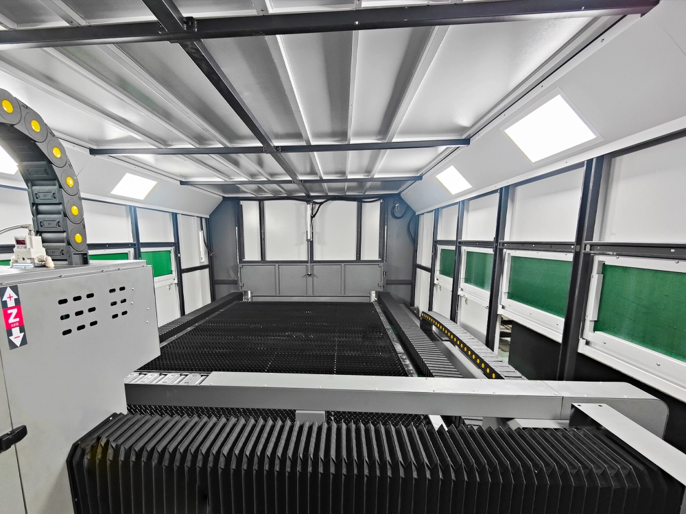 Top 2040 Enclosed Fiber Laser Cutting Machine With  Dual-Shuttle Table Top 2040 Enclosed Fiber Laser Cutting Machine With  Dual-Shuttle Table
