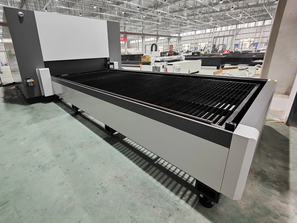 Top 2040 Enclosed Fiber Laser Cutting Machine With  Dual-Shuttle Table Top 2040 Enclosed Fiber Laser Cutting Machine With  Dual-Shuttle Table