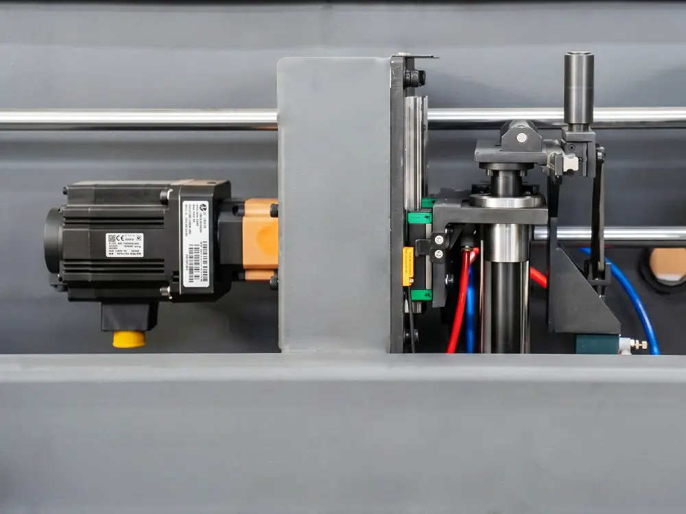 Industrial Large 4-Chuck Fiber Laser Tube Cutting Machine With Automatic Feeder