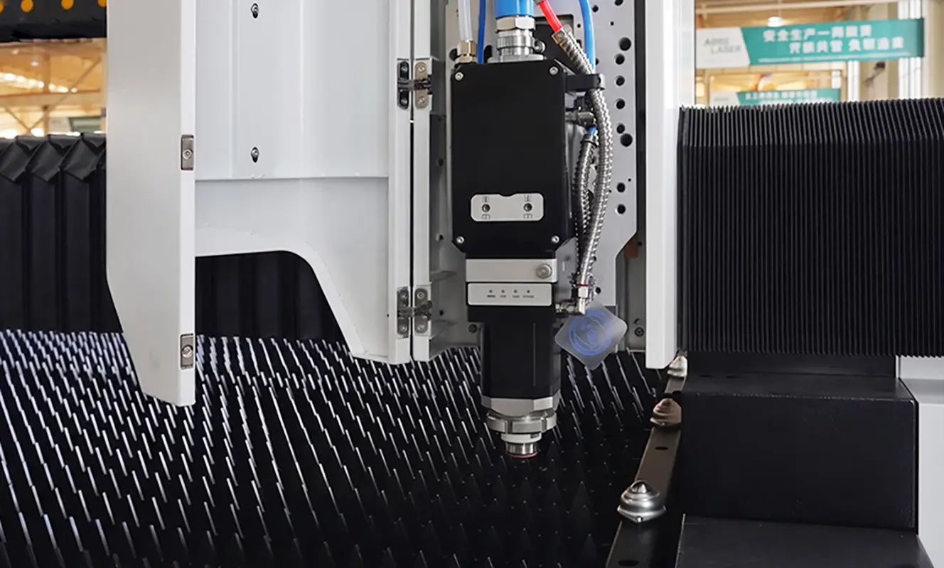 Fiber laser cutting machine cutting head Fiber laser cutting machine cutting head designed for precise metal cutting, delivering clean edges and accurate cutting results.