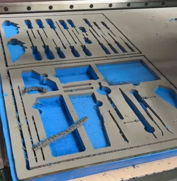 Automatic tool changer CNC router for processing high-density foam molds