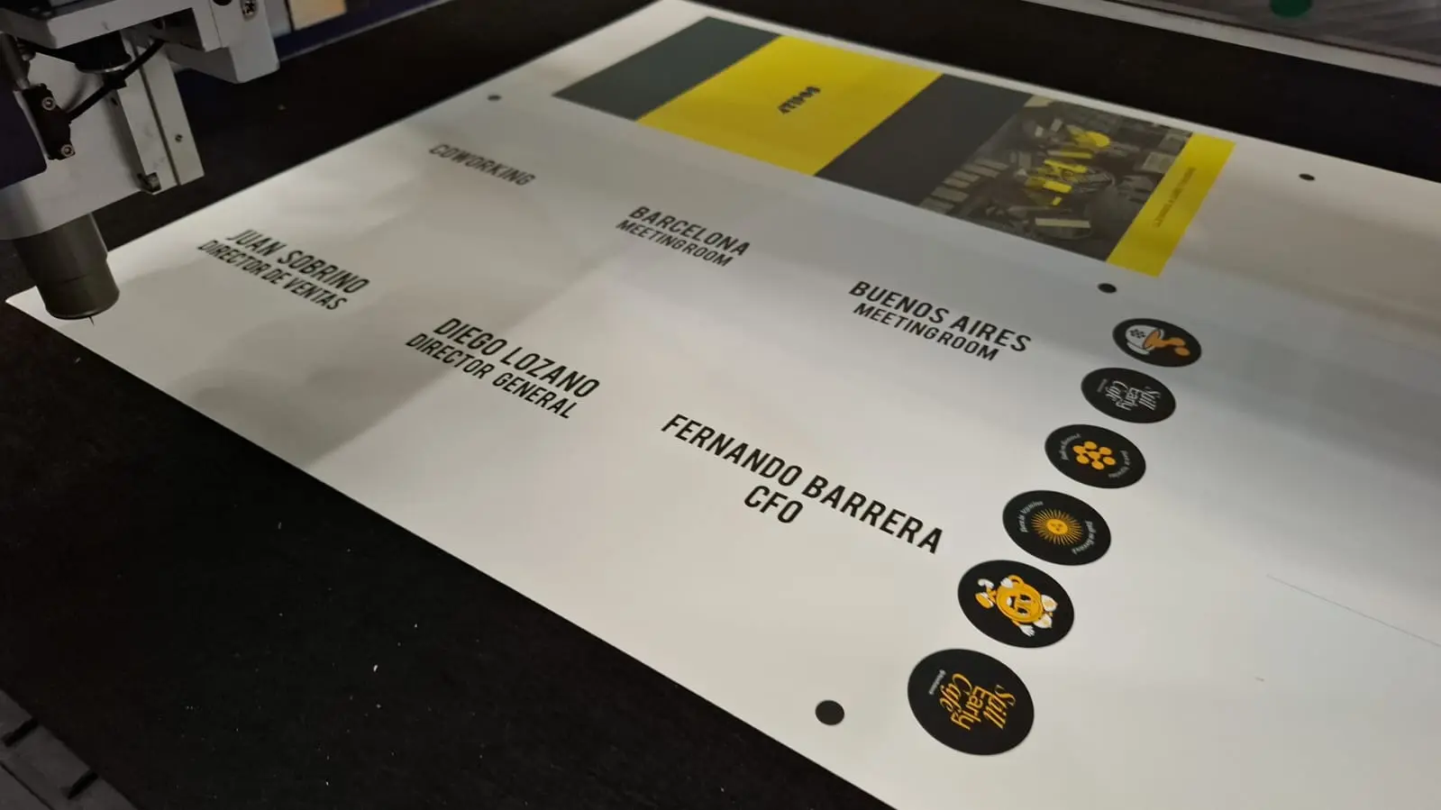 The Uruguay customer is using CNC router machine with oscillating tool and CCD