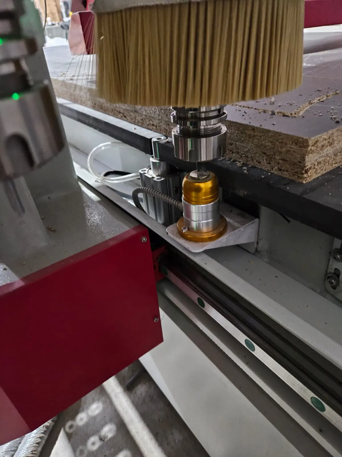The UK customer purchased an ATC CNC wood router machine with a carousel-type tool magazine