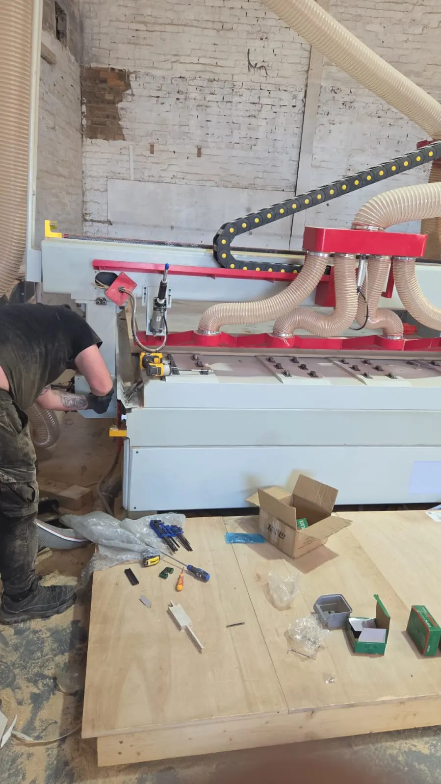 The UK customer purchased an ATC CNC wood router machine with a carousel-type tool magazine