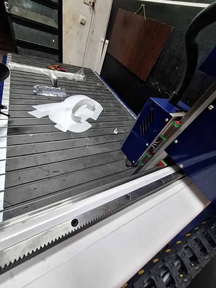 The customer received the 1325 engraving machine and is installing it in Côte d'Ivoire.