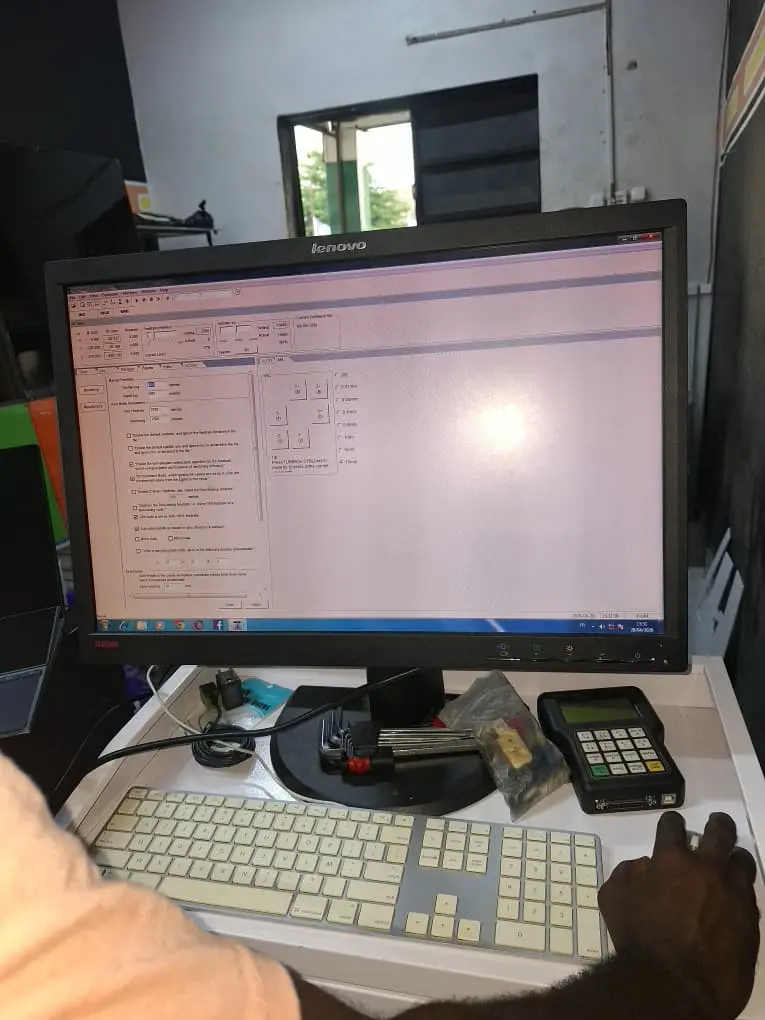 The customer received the 1325 engraving machine and is installing it in Côte d'Ivoire.