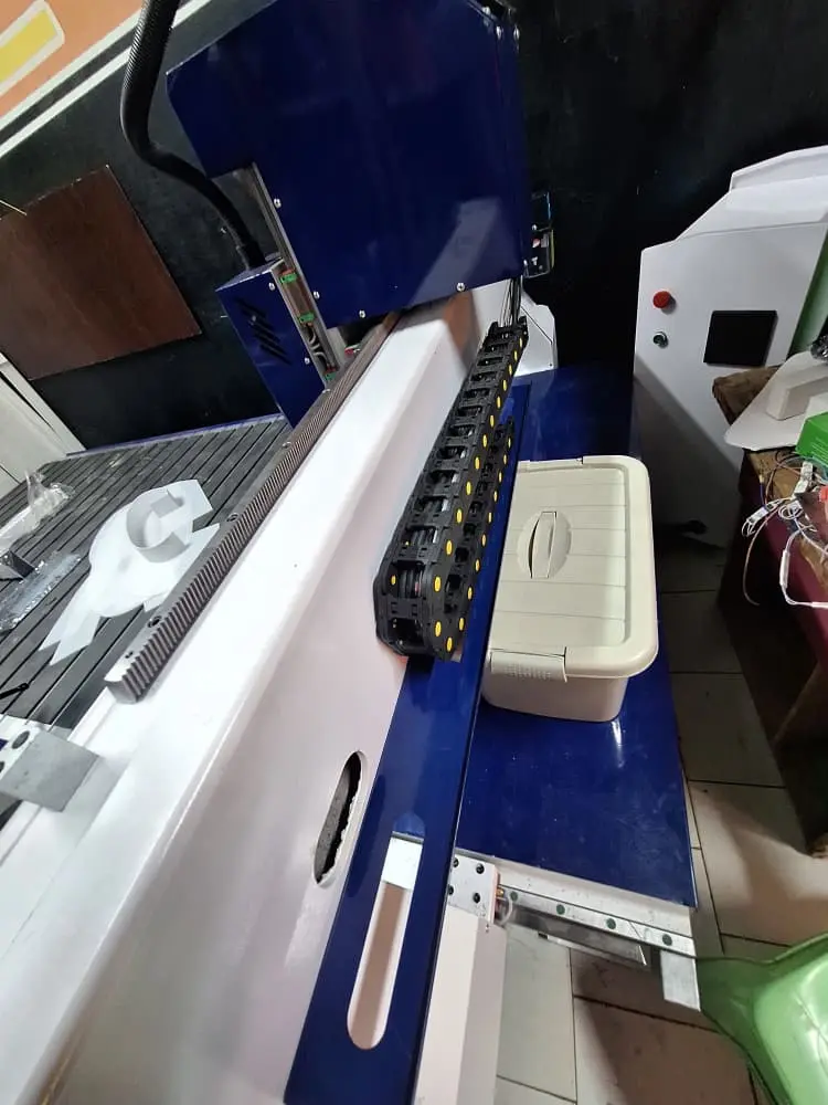 The customer received the 1325 engraving machine and is installing it in Côte d'Ivoire.
