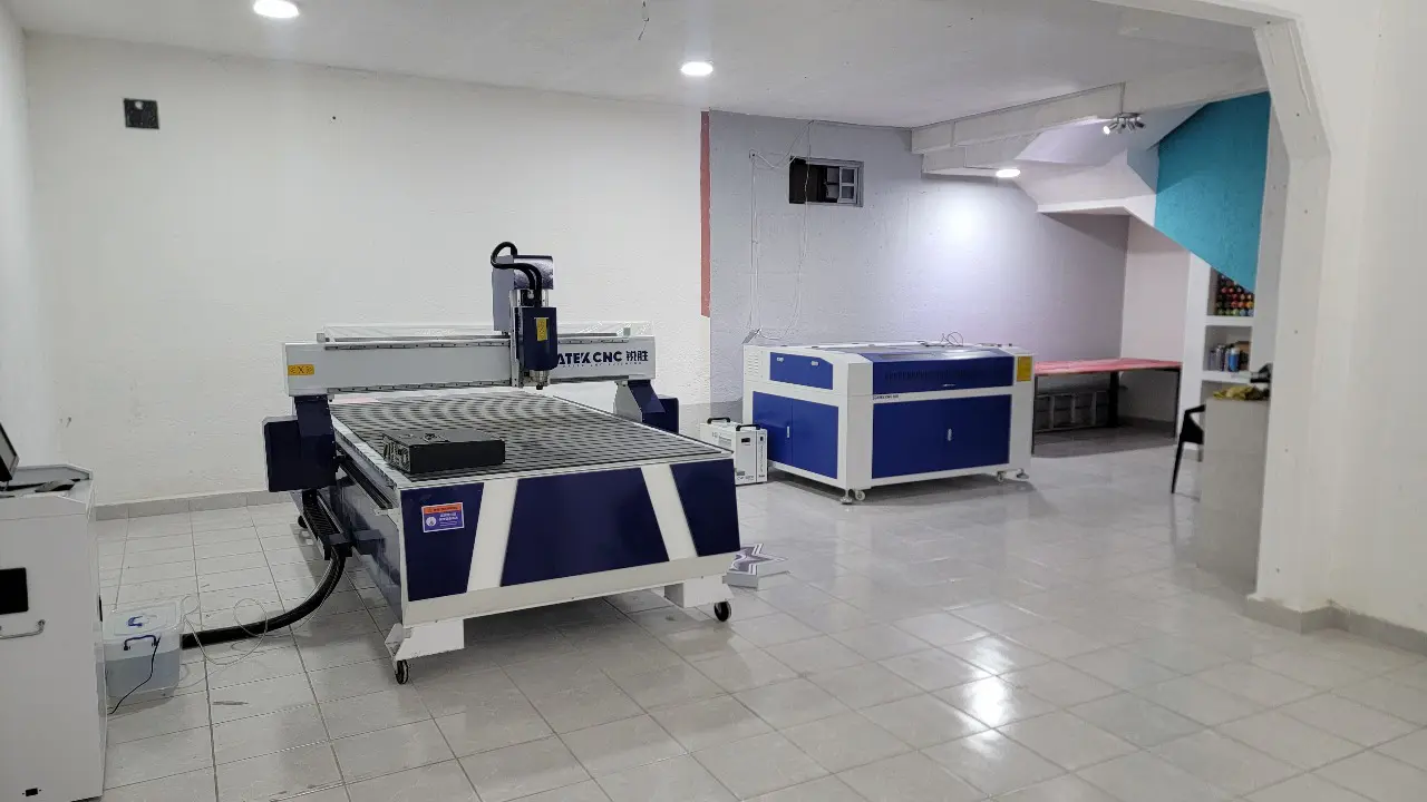 The CNC router and CO2 laser cutting machines purchased by a Mexican customer