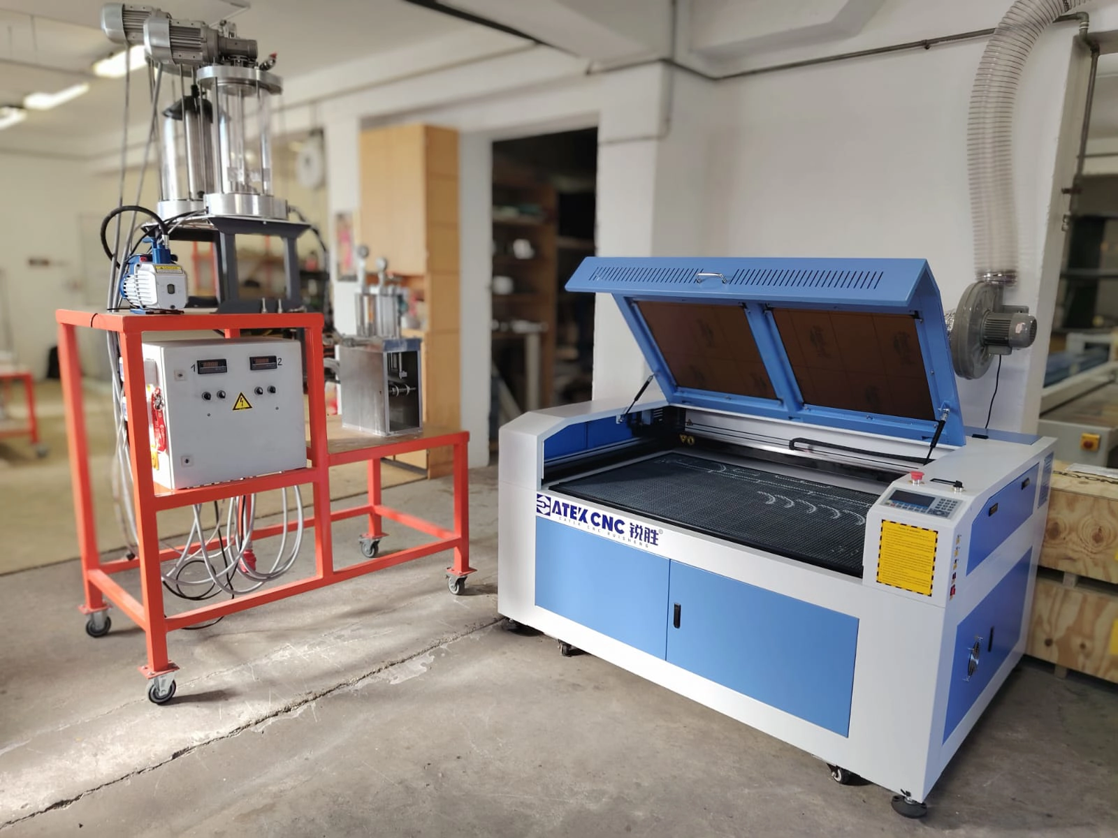 The CO2 laser cutting machine purchased by a Singapore customer