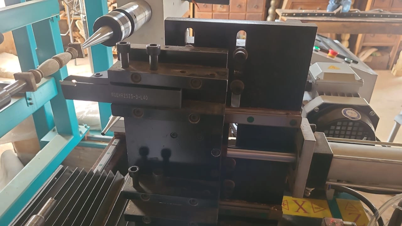 The Indian customer purchased a 0810 CNC woodworking lathe with 2 stations and automatic loading/unloading